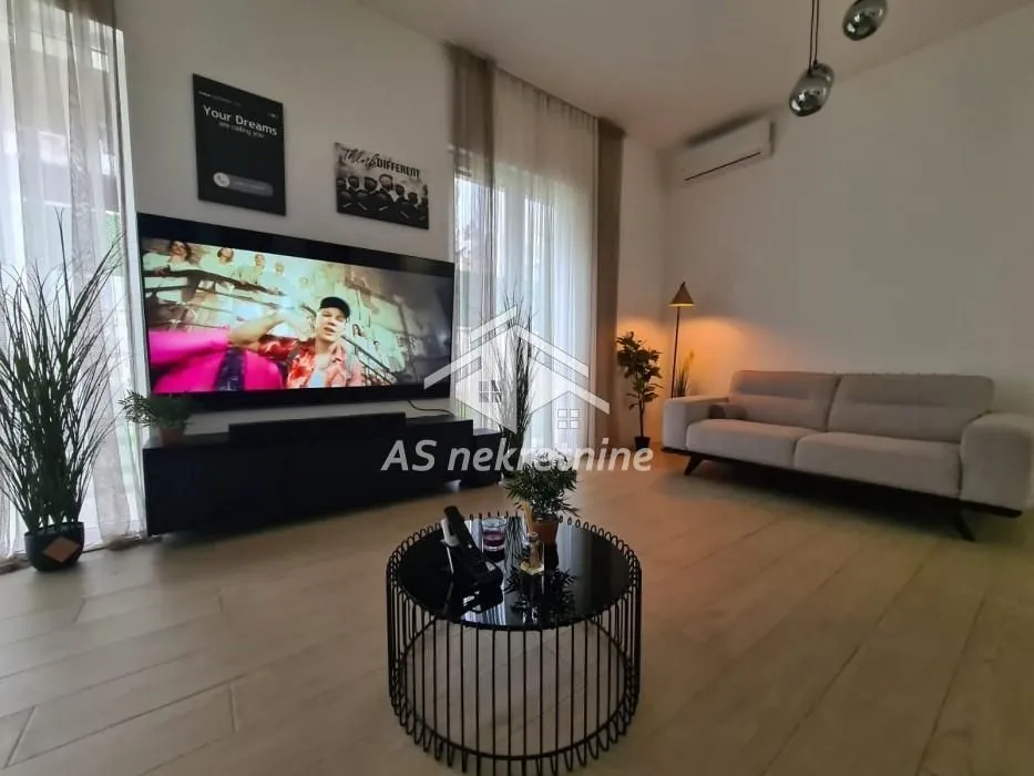Izdavanje, stan, 240m², Savski Venac, Beograd