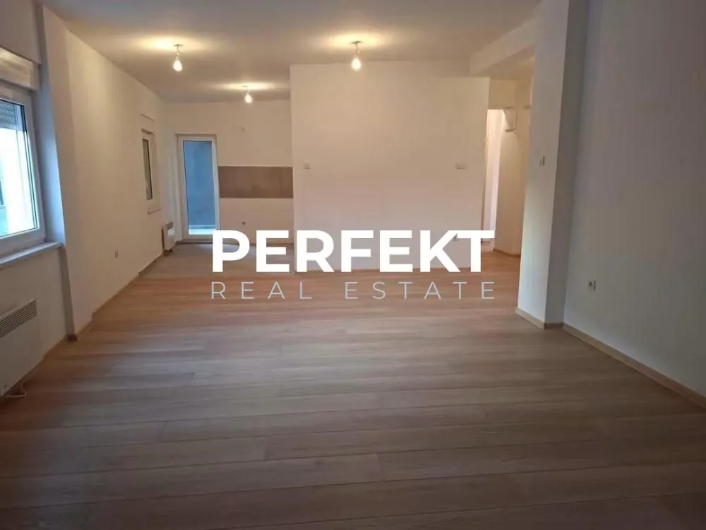 Prodaja, trosoban stan, 97m², Centar, Pančevo