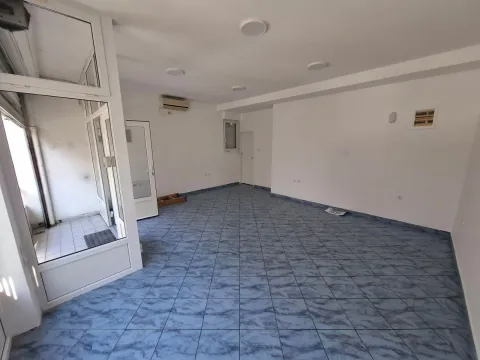 Rent, office space, 34m², Stari Aerodrom, Podgorica - image 1