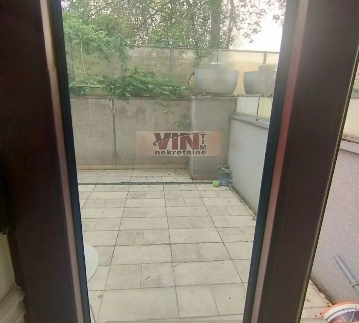 Izdavanje, poslovni prostor, 40m², Altina, Beograd