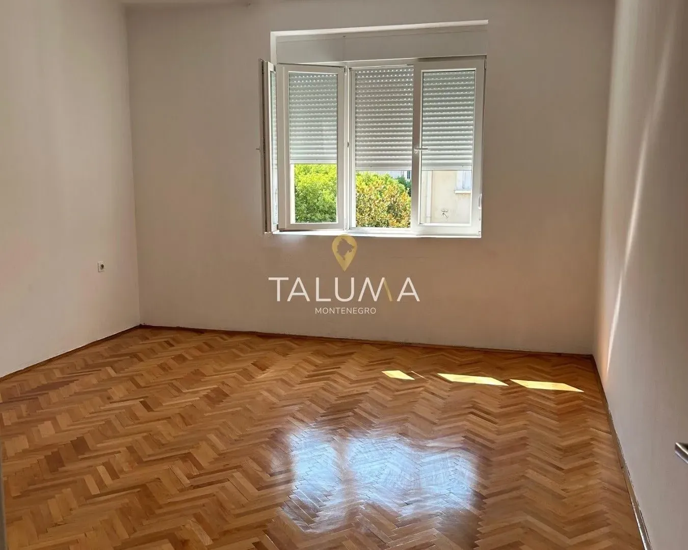 Izdavanje, dvosoban stan, 69m², Centar, Podgorica