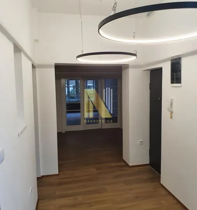 Rent, office space, 91m², Stari grad, Novi Sad