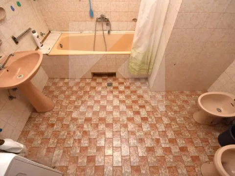 Izdavanje, kuća, 230m², Zagorič, Podgorica - image 18