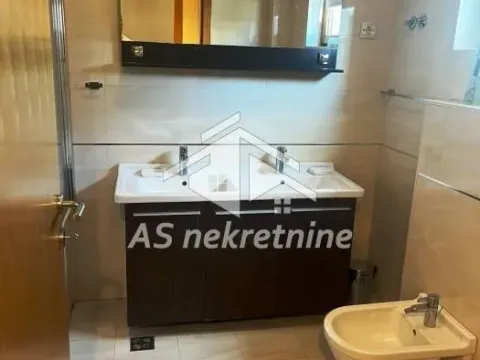 Izdavanje, trosoban stan, 100m², Stari Grad, Beograd - image 36