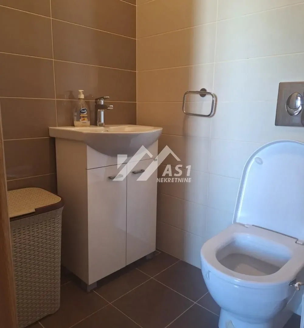 Izdavanje, dvosoban stan, 61m², Rotkvarija, Novi Sad Sve Podlokacije