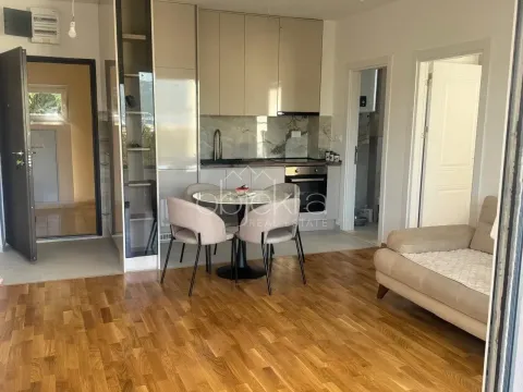 Rent, one bedroom apartment, 42m², Tivat, Crna Gora - image 4
