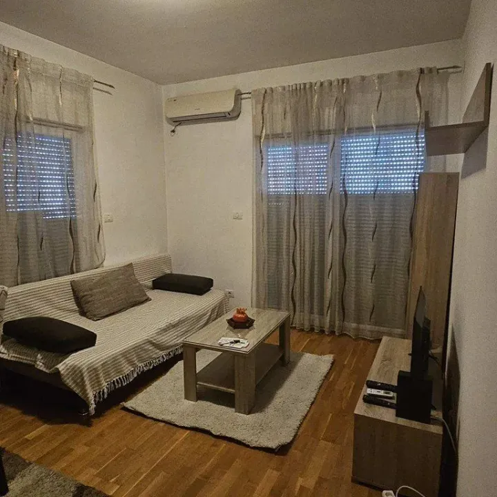 Izdavanje, jednosoban stan, 54m², City Kvart, Podgorica