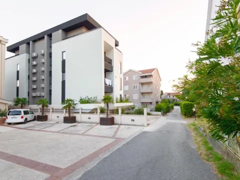 Izdavanje, jednosoban stan, 50m², Tivat, Crna Gora - image 5