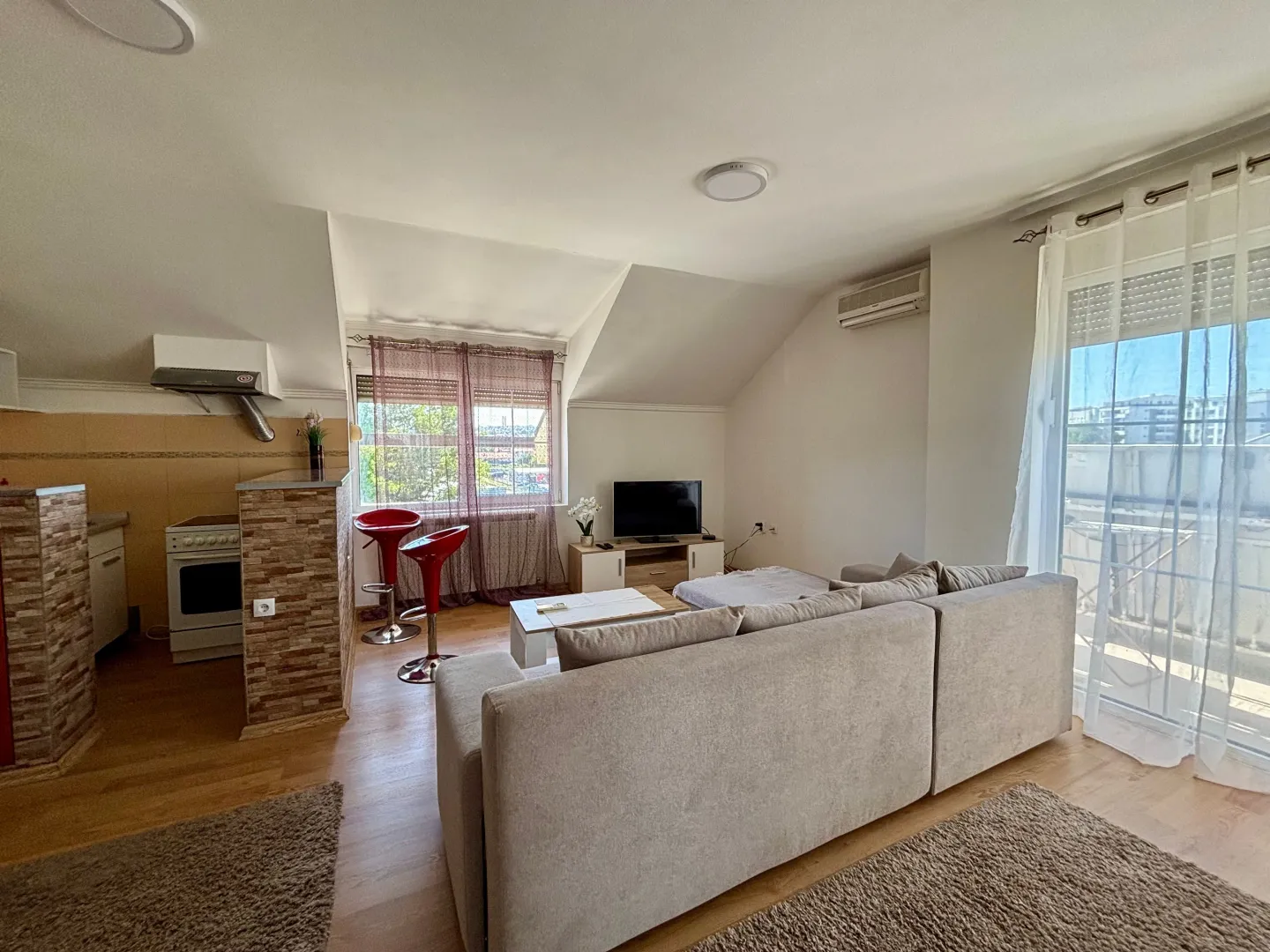 Rent, three bedroom apartment, 66m², Dušanovac, Voždovac Sve Podlokacije