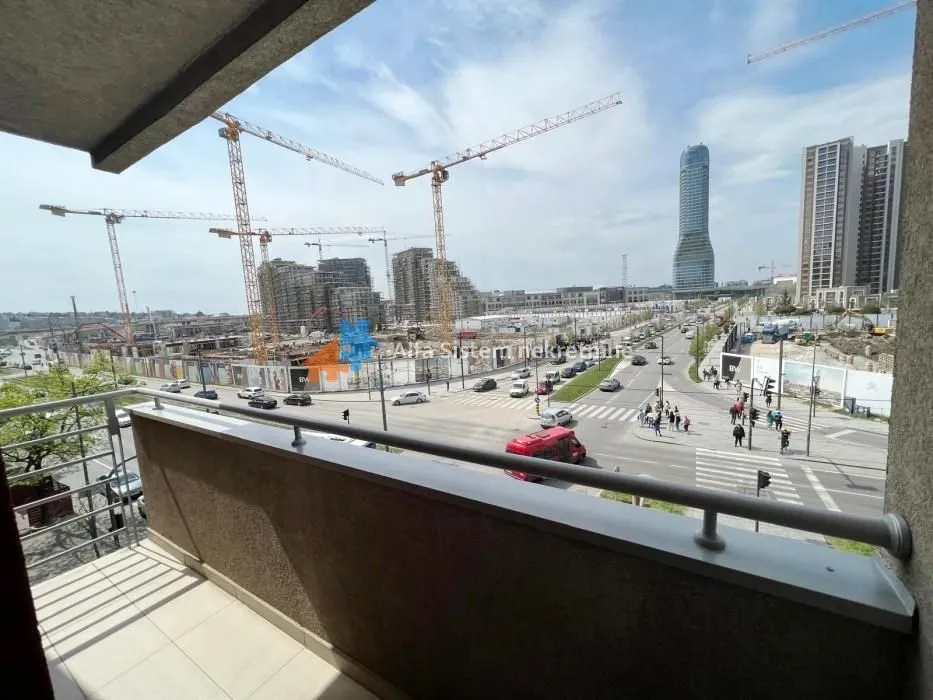 Izdavanje, četvorosoban stan, 80m², Savski Venac, Beograd