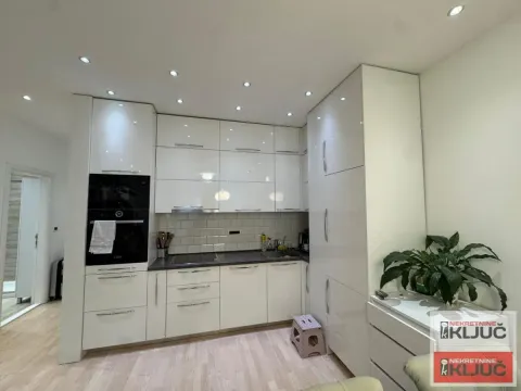 Sale, four bedroom apartment, 97m², Sajmište, Novi Sad - image 6