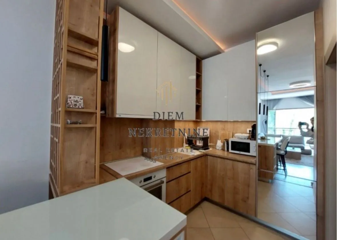 Rent, one bedroom apartment, 57m², Dobrota, Kotor