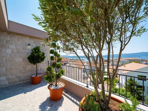 Prodaja, trosoban stan, 77m², Tivat, Crna Gora - image 11