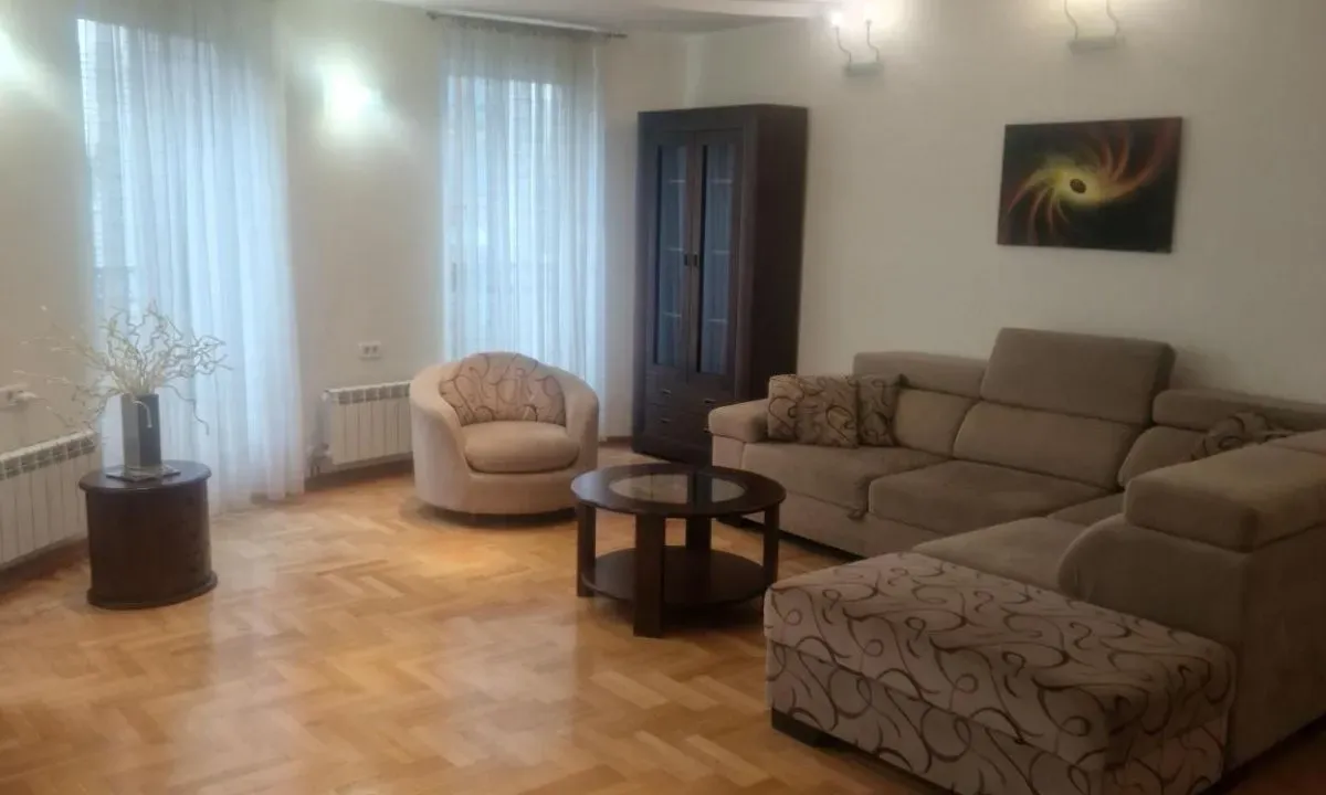 Izdavanje, trosoban stan, 82m², Dedinje Sve Podlokacije, Beograd