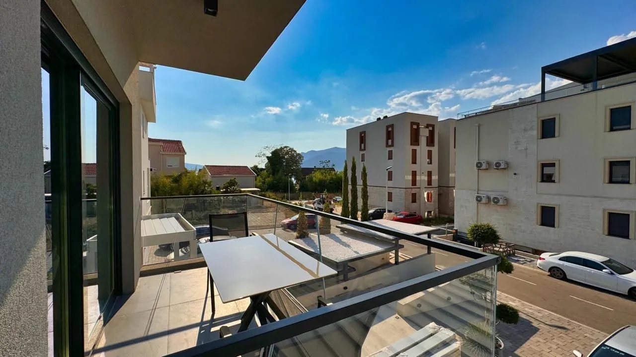 Prodaja, dvosoban stan, 65m², Tivat, Crna Gora