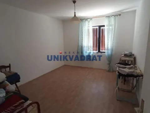 Prodaja, kuća, 280m², Centar, Topola - image 16