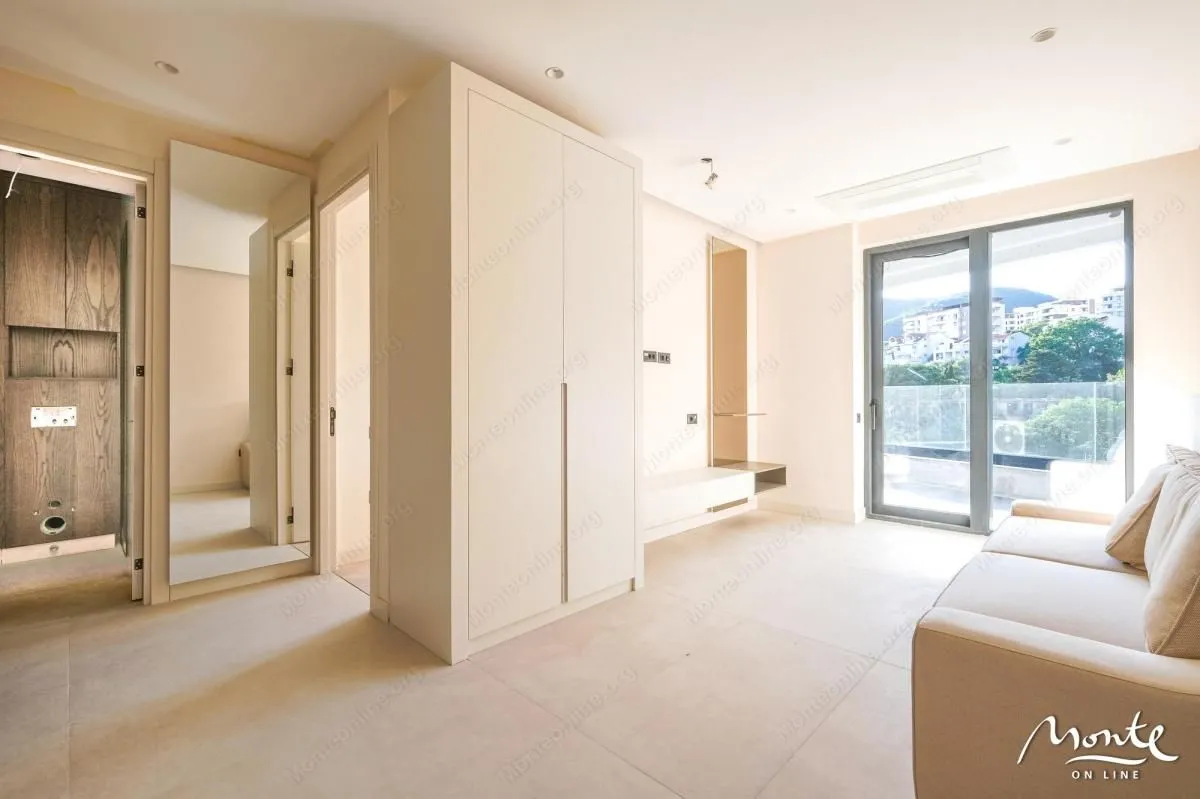 Sale, three bedroom apartment, 190m², Bečići, Budva