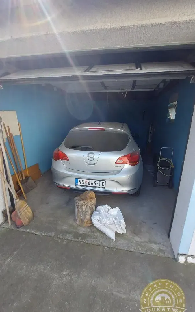 Prodaja, kuća, 340m², Veternik, Novi Sad Sve Podlokacije