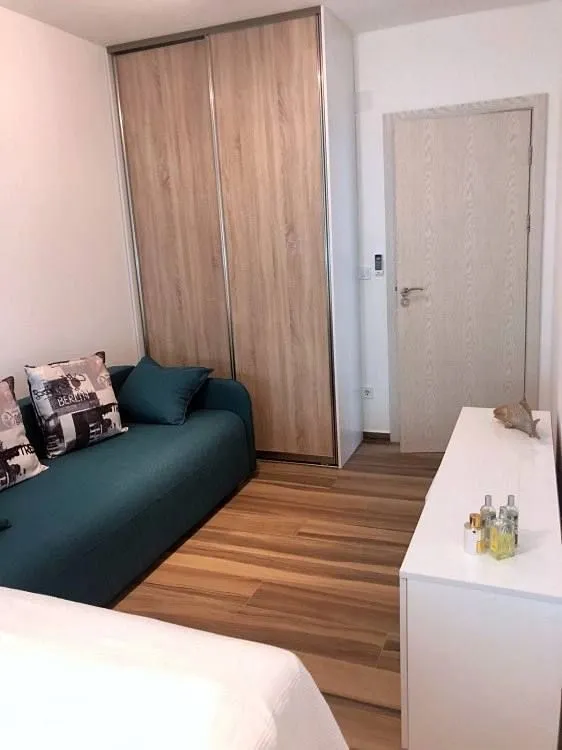 Rent, two bedroom apartment, 83m², Bečići, Budva