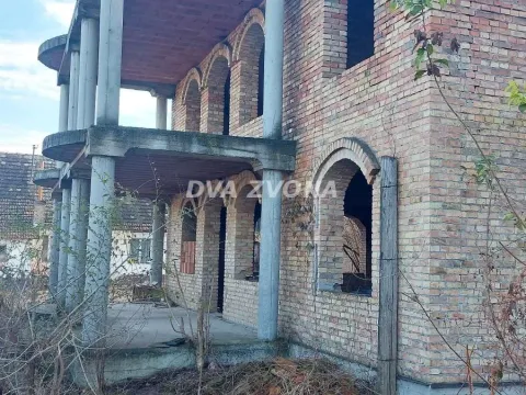 Prodaja, kuća, 240m², Bečej, Novi Sad - image 1