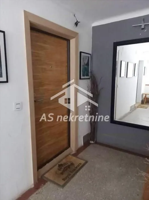 Izdavanje, četvorosoban stan, 120m², Senjak, Beograd