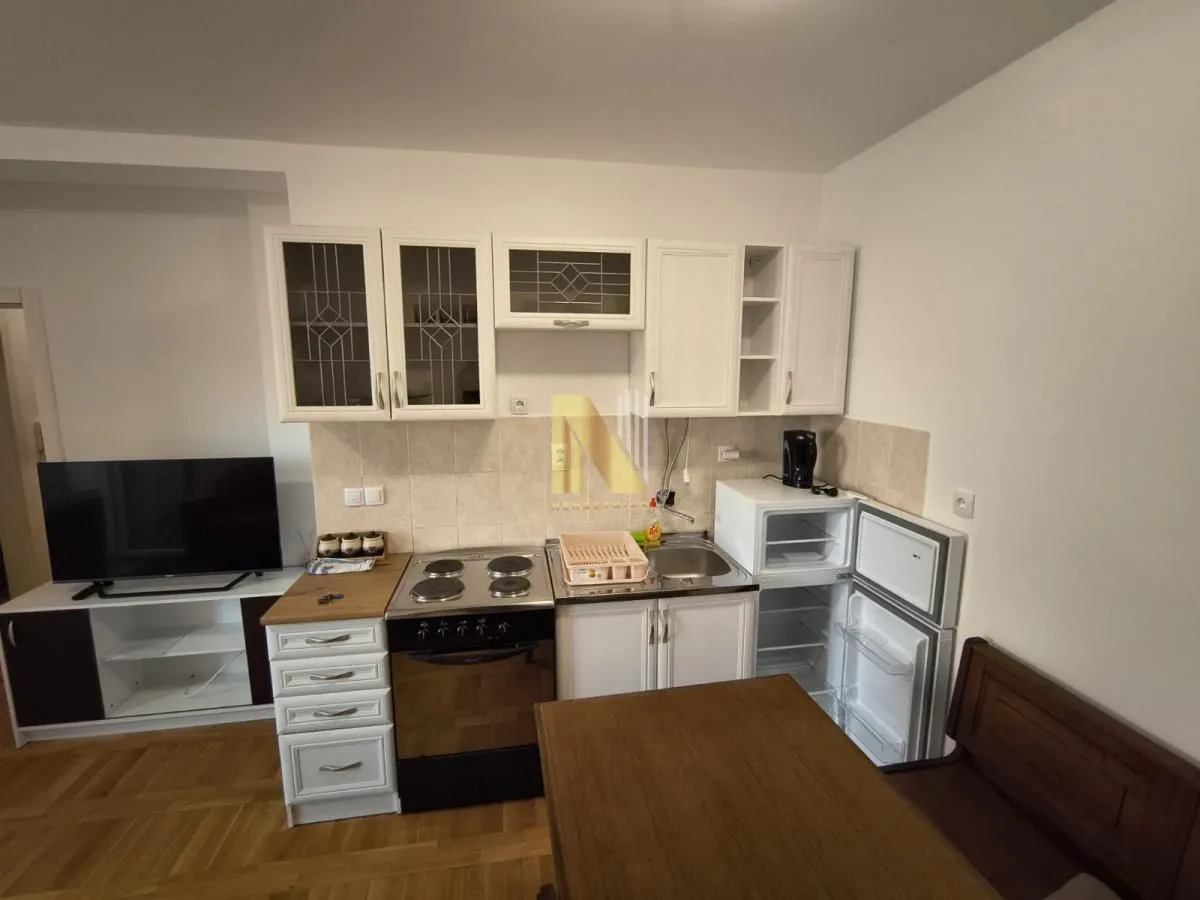 Izdavanje, dvosoban stan, 35m², Socijalno, Novi Sad Sve Podlokacije