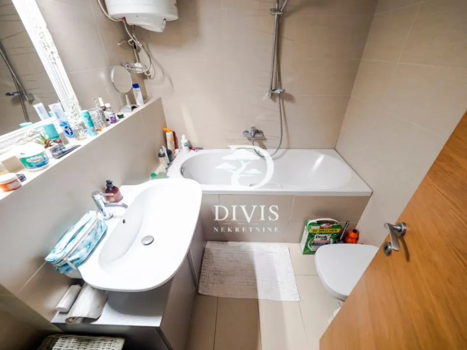 Prodaja, trosoban stan, 76m², Vračar Hram, Vračar Sve Podlokacije