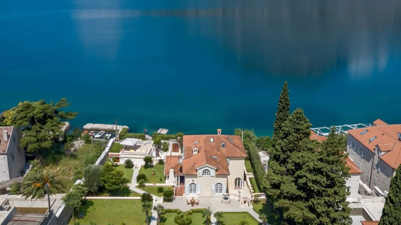 Sale, house, 409m², Ljuta, Kotor