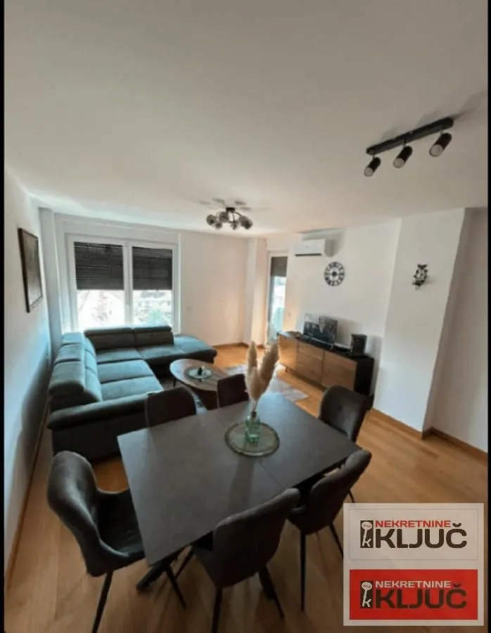 Izdavanje, dvosoban stan, 70m², Centar, Novi Sad