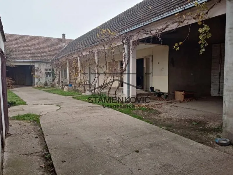 Prodaja, kuća, 277m², Bingula, Šid