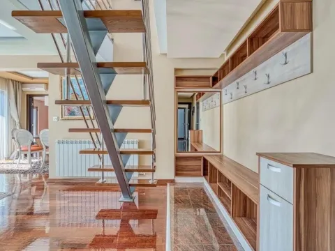 Prodaja, četvorosoban stan, 188m², Budva, Crna Gora - image 2