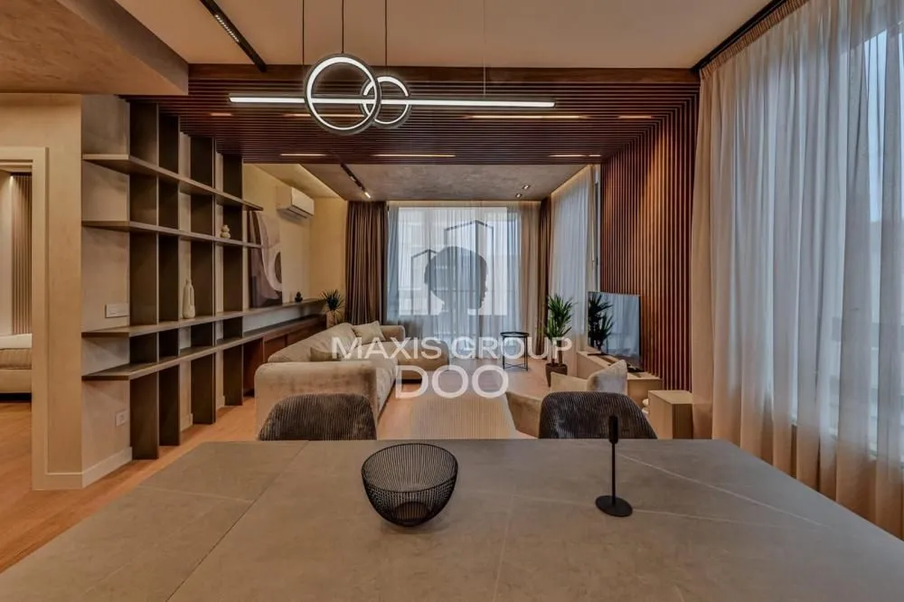 Izdavanje, trosoban stan, 89m², Savski Venac, Beograd