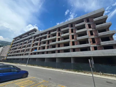 Sale, two bedroom apartment, 58m², Bečići, Budva - image 2