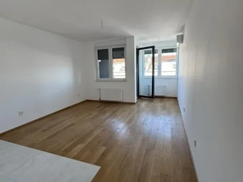 Izdavanje, garsonjera, 30m², Sajmište, Novi Sad - image 2