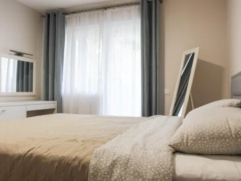 Izdavanje, dvosoban stan, 100m², Centar, Tivat - image 9