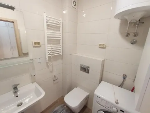 Izdavanje, jednosoban stan, 48m², City Kvart, Podgorica - image 9