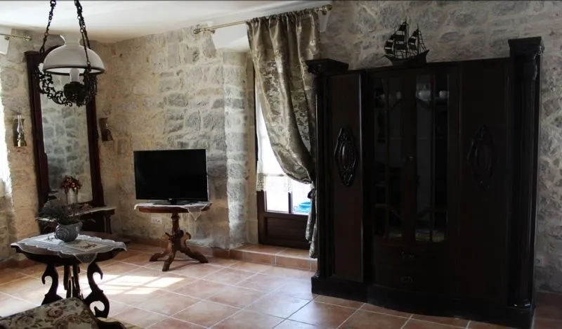 Sale, house, 385m², Strp, Kotor