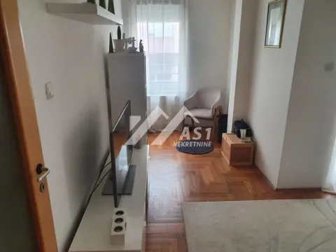 Izdavanje, trosoban stan, 60m², Centar, Novi Sad - image 4