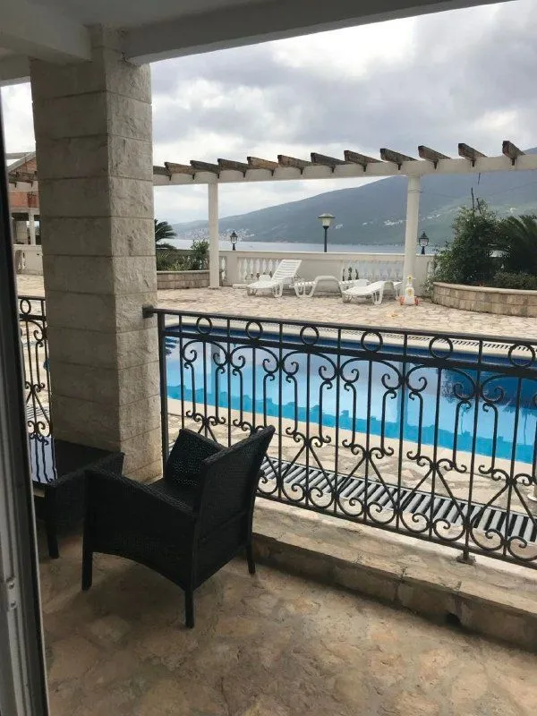 Izdavanje, jednosoban stan, 38m², Đenovići, Herceg Novi