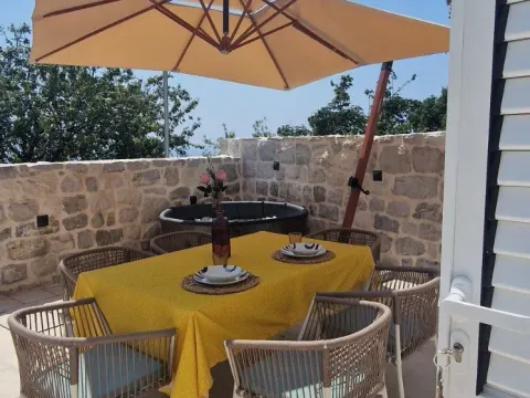 Rent, house, 120m², Kuljače, Budva - image 18