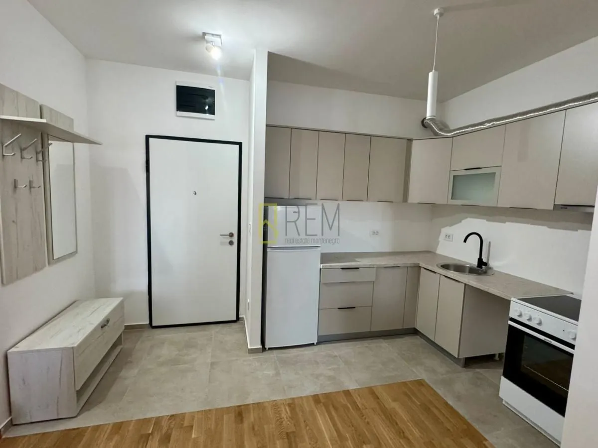 Izdavanje, jednosoban stan, 43m², Stari Aerodrom, Podgorica