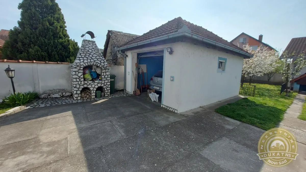 Prodaja, kuća, 340m², Veternik, Novi Sad Sve Podlokacije