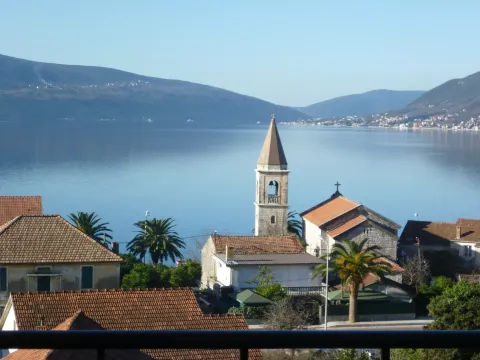 Rent, apartment, 115m², Tivat, Crna Gora - image 1