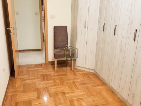 Izdavanje, trosoban stan, 95m², Momišići, Podgorica - image 19