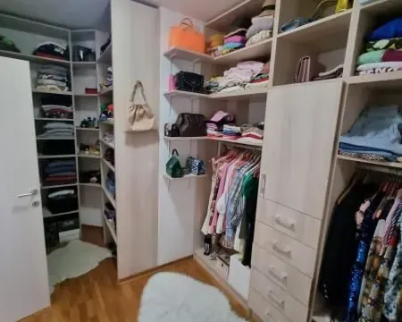 Izdavanje, četvorosoban stan, 100m², Centar, Novi Sad - image 17