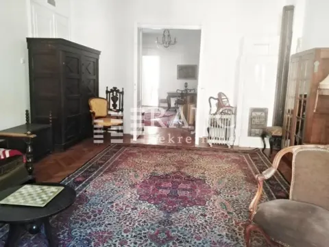 Living room with antique furniture and a rug. - image 8
