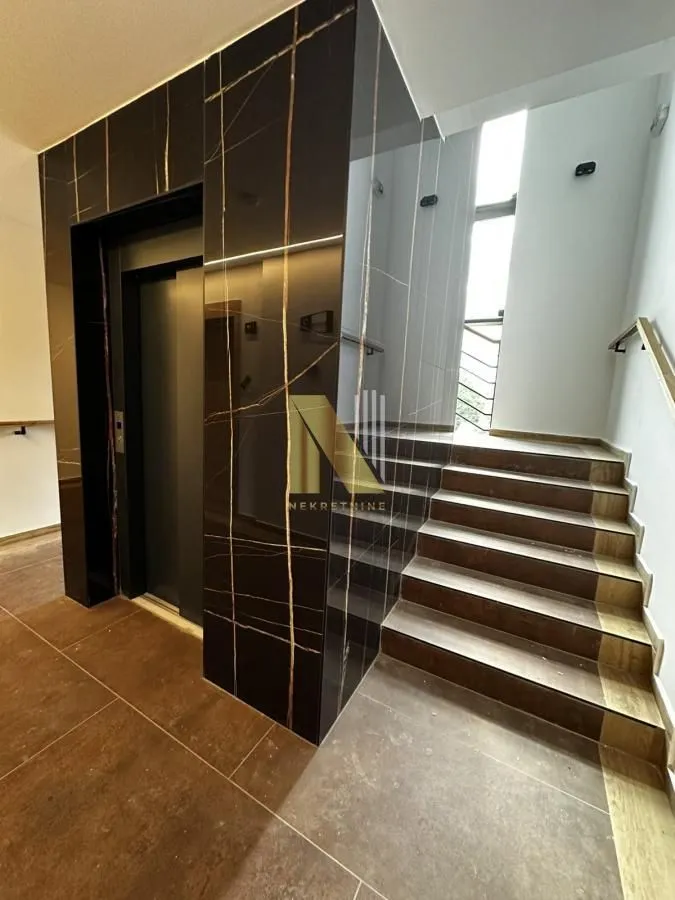 Prodaja, četvorosoban stan, 81m², Salajka, Novi Sad Sve Podlokacije