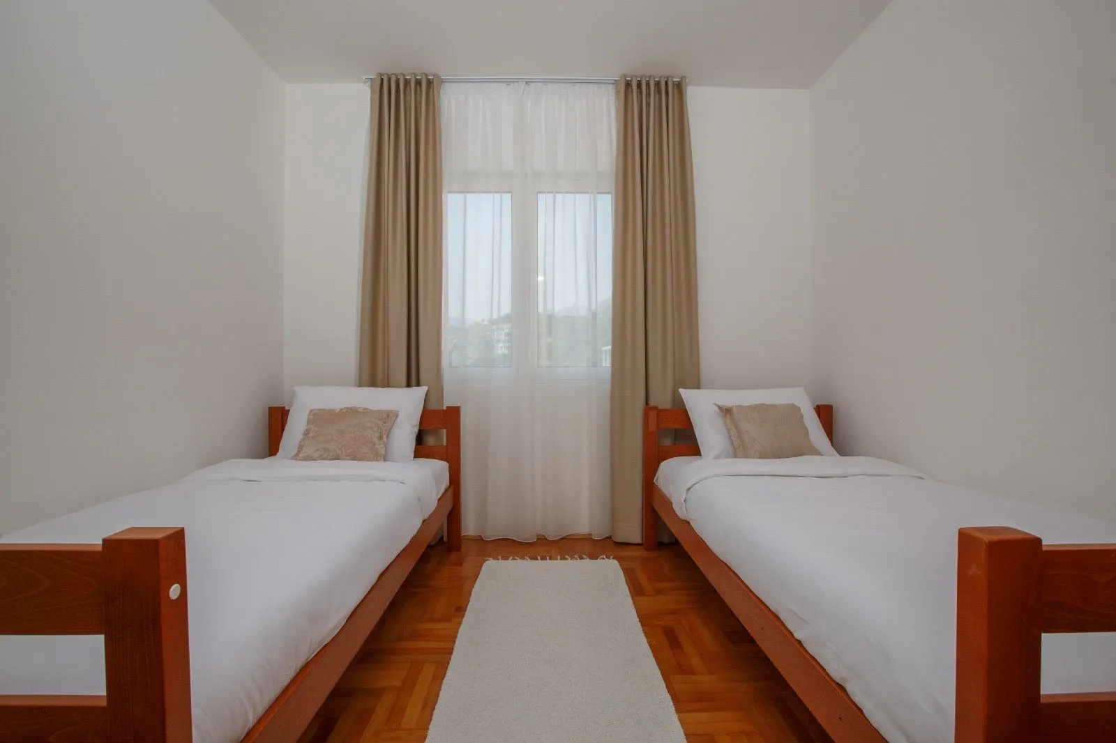 Rent, two bedroom apartment, 85m², Dobrota, Kotor