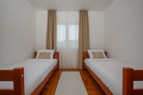 Rent, two bedroom apartment, 85m², Dobrota, Kotor - image 13