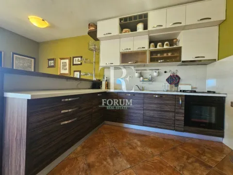 Izdavanje, dvosoban stan, 100m², Krivi Most, Podgorica - image 7